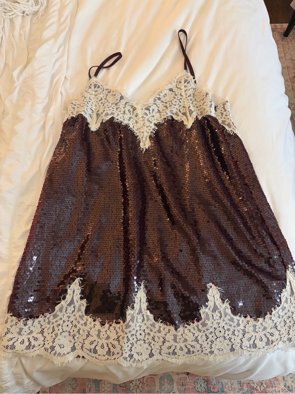 HAZEL & OLIVE Sequin Lace Mini Dress Size Medium. NEVER WORN NWT